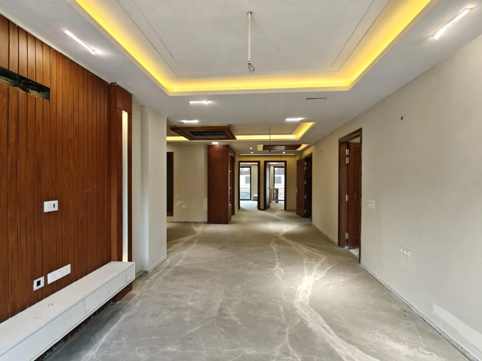 2 BHK Flat / Builder Floor in Nehar Par, Faridabad